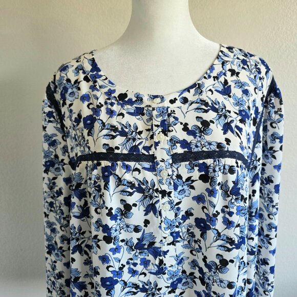 NEW Talbots Plus Size 2X Blouse Tunic Blue White Floral 1/2 Button Popover Lace - Picture 2 of 7